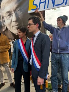 Présente à la manifestation de soutien à Boualem Sansal. Son emprisonnement depuis 130 jours est une grave atteinte à la liberté d’expression et aux droits de l’homme. Nous demandons sa libération immédiate et inconditionnelle.