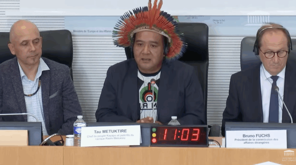 Audition du cacique Tau Metuktire à l’Assemblée nationale