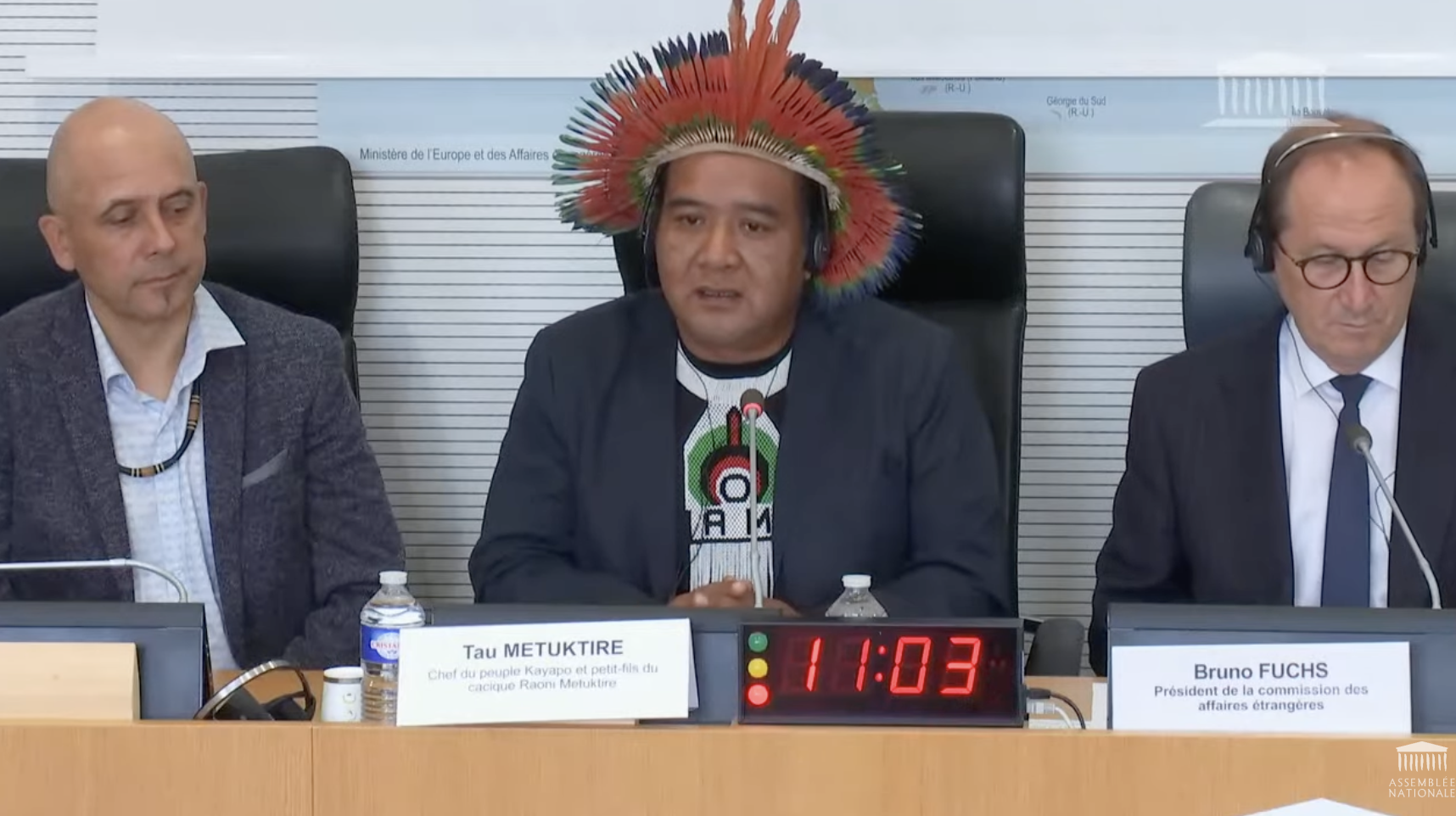Audition du cacique Tau Metuktire à l’Assemblée nationale